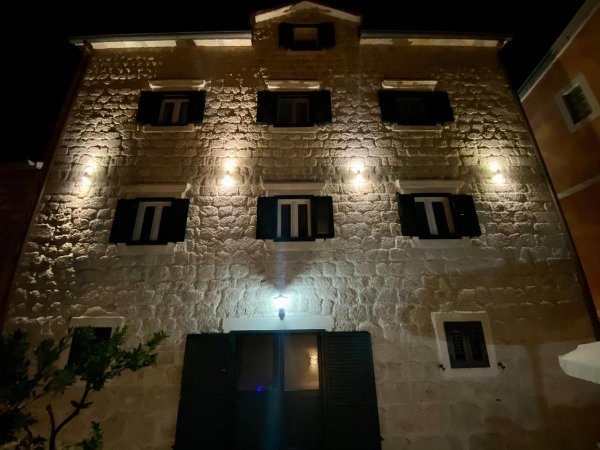 Apartment Caserma Kotor Ngoại thất bức ảnh