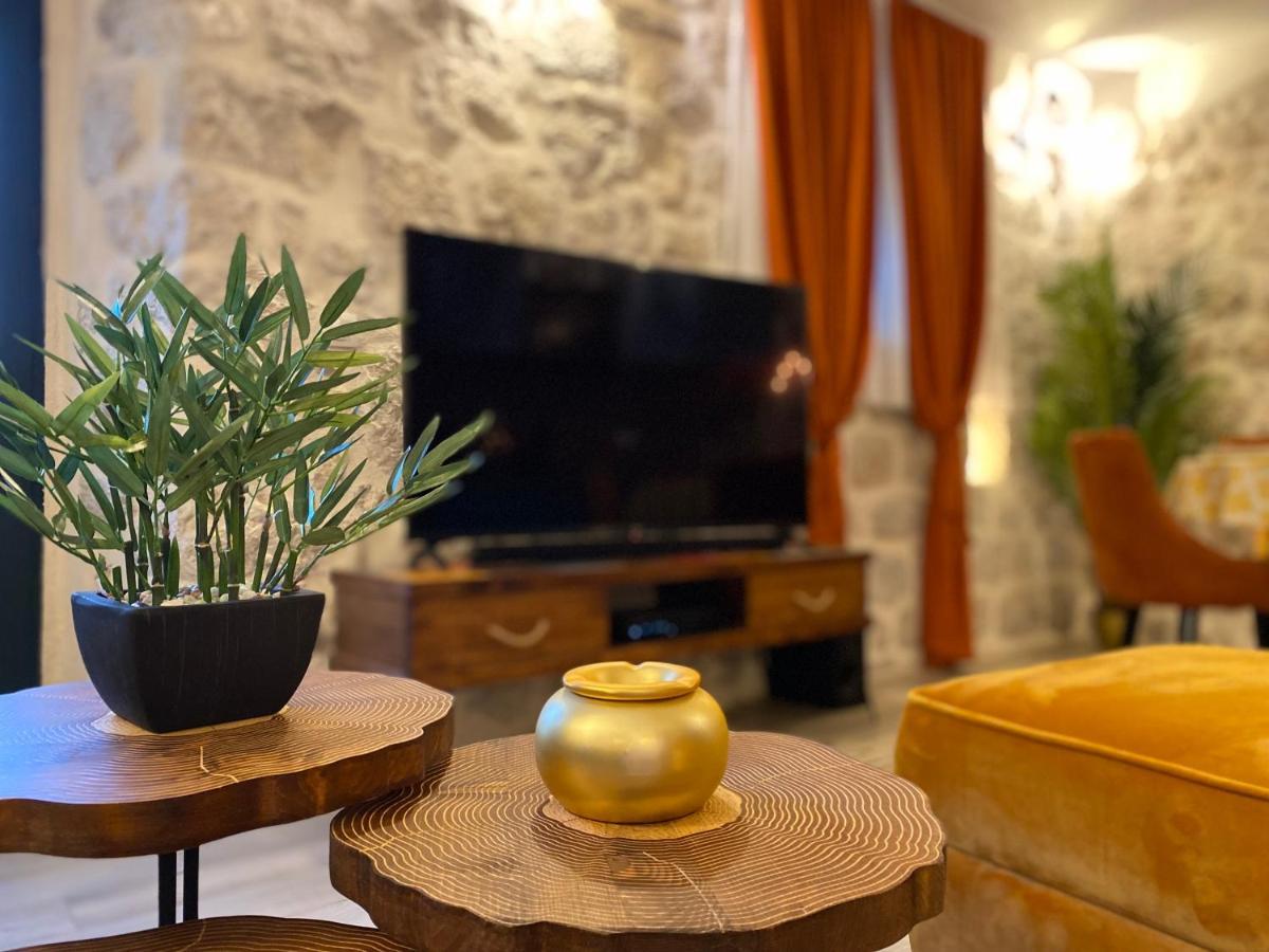 Apartment Caserma Kotor Ngoại thất bức ảnh