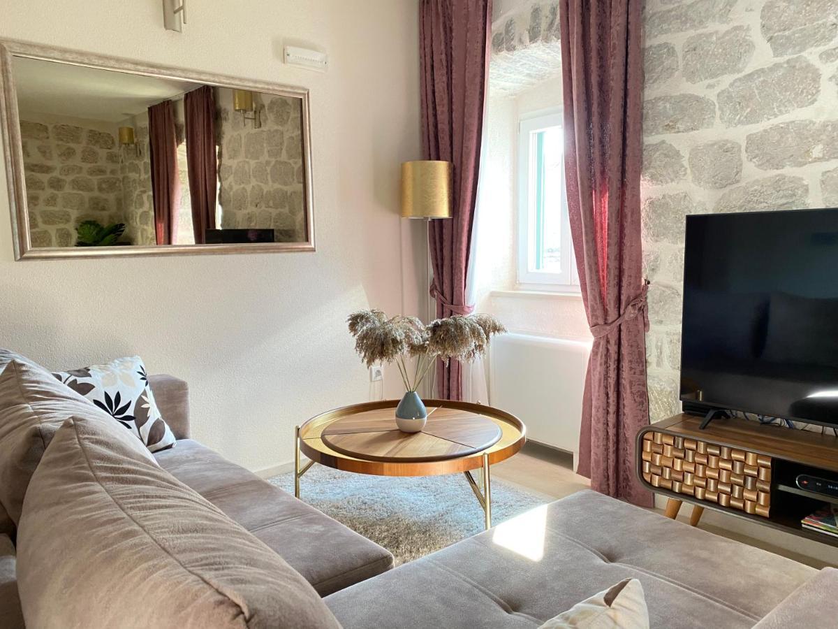 Apartment Caserma Kotor Ngoại thất bức ảnh