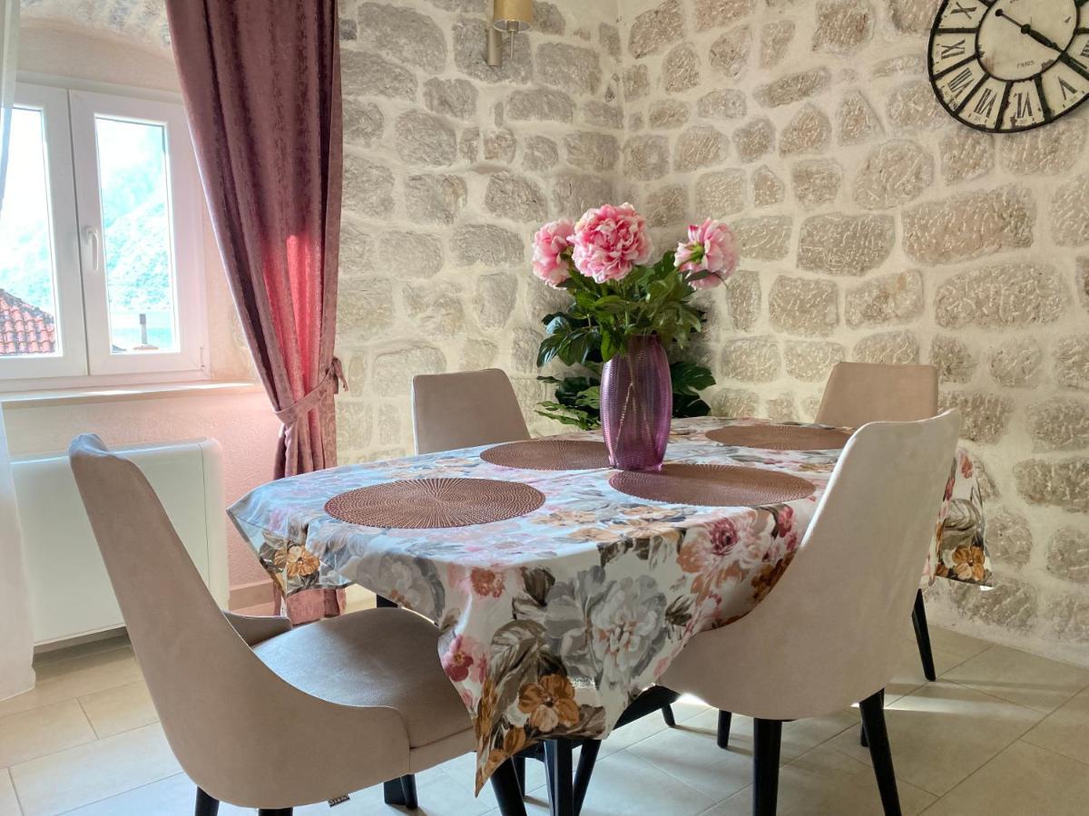 Apartment Caserma Kotor Ngoại thất bức ảnh