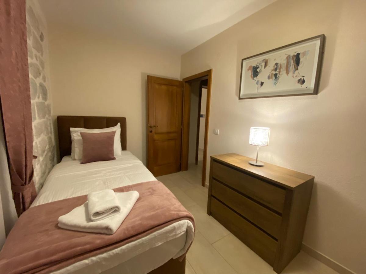 Apartment Caserma Kotor Ngoại thất bức ảnh